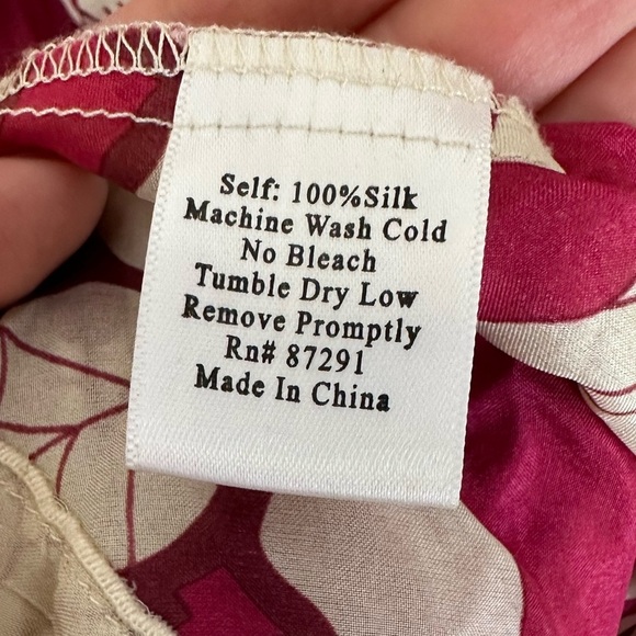 Johnny Was 100% Silk Floral Boho Tunic Blouse
Red and Cream Size XS - Picture 8 of 9